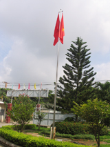 Announcement on displaying national flag and national day holiday.