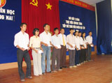 Dongnai Lottery Company coordinates with provincial Study Encouragement Association to grant scholarships to 56 poor students in the province