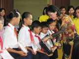 240 poor excellent students granted the fifth Ajinomoto Scholarship to support poor students.