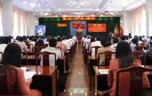 Summing-up conference on ten-year implementation of the Politburo’s Instruction No 30-CT/TW ( 8th Tenure) on developing and implementing the democratic regulations at grassroots levels.