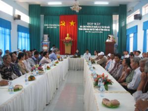 Meeting with village patriarchs, hamlet chiefs and widely respected people of ethnic minorities across the province