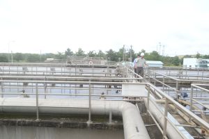 经济发展跟着环保过程