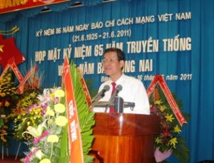 Dong Nai Newspaper Holds a Get-together for the 65th Anniversary of Traditional Day and the 35th Anniversary of Foundation