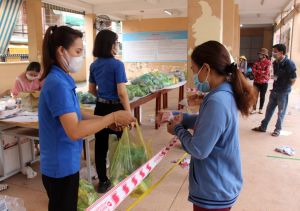 担保粮食、食品和需要货品服务人民