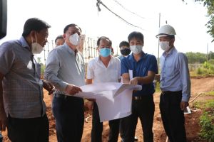 完成解放潘节-油线高速公路地面于11月内