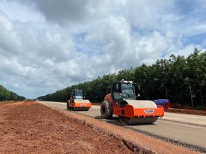 潘杰油线高速公路预案解银18亿盾以上