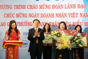 16 Dong Nai’s entrepreneurs received the “Typical Entrepreneur of the Southeast” Award