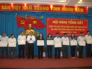 Election Summation of the 13th National Assembly Deputies and Dong Nai People's Council Delegates at All Levels in 2011-2016 Period: Emulation Flags Awarded to 20 Outstanding Collectives
