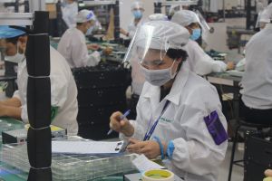 加强宣传提高工人的意识