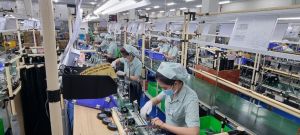 让工人适应于发展现代工业