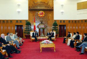 Prime Minister Nguyen Tan Dung welcomed Federal Minister of Economics and Technology
