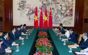 Prime Minister Nguyen Tan Dung meets Chinese Vice President Xi Jinping.