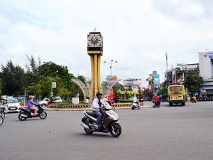 Drastically and synchronously execute the socioeconomic development solution in 2017