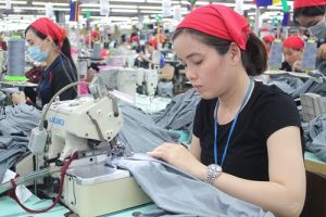 Enterprises in Dong Nai simultaneously recruited workers