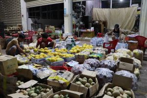 Hectic agricultural wholesale market in Dong Nai