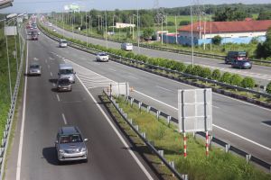 Quickly expanding and building new expressways