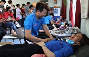 Drop of blood to give, life to stay