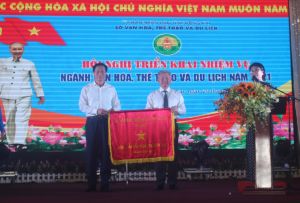 Breakthrough tourism development into an important service industry