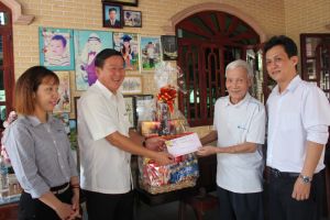 Provincial leaders visit and extend Tet greetings to well-deserved families
