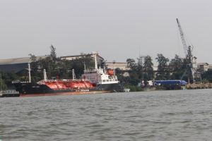 Environmental protection in inland waterway operations