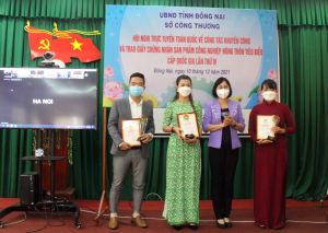 Awarding the certificates to 3 typical national rural industrial products in 2021 of Dong Nai Province