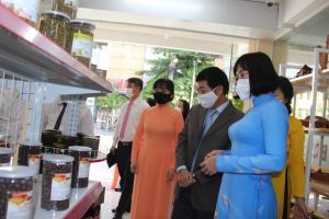 Actively promoting and stimulating the demand for Vietnamese goods