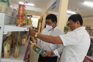 More than 200 kinds of products are displayed and introduced at the showroom displaying typical rural industrial products