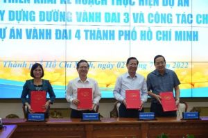 Signing the implementation plan for the construction of the Ring Road No. 3-HCMC