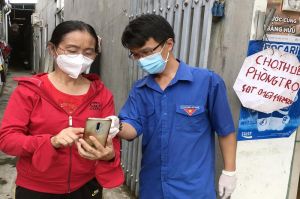 Giữ mối liên hệ với đảng viên đi làm xa nhà