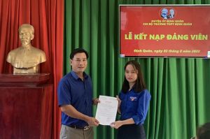 Kết nạp những “chủ nhân” tương lai của đất nước vào Đảng