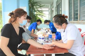 Thầy thuốc trẻ làm theo lời Bác tình nguyện vì cộng đồng