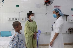 Hơn 1 tháng cứu chữa cho bệnh nhi bị sốc sốt xuất huyết nặng