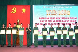 Bộ CHQS tỉnh tuyên dương quân nhân xuất sắc tham gia giải võ chiến đấu tay không toàn quân