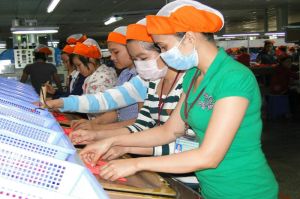 Công nhân gặp khó khi doanh nghiệp giảm đơn hàng