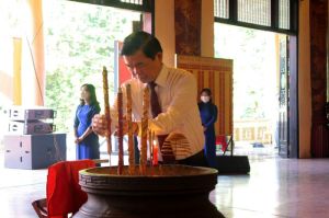 Lễ dâng hương tưởng niệm 53 năm Ngày mất Chủ tịch Hồ Chí Minh