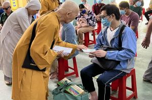 Gần 150 phần quà trao tặng cho người mù và chất độc da cam/dioxin