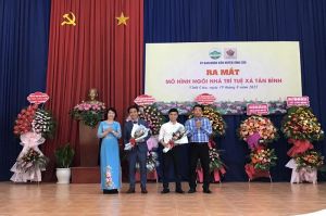 Trao tặng gần 1 tỷ đồng cho hoạt động tiếp bước đến trường và hoàn thiện thiết chế văn hóa