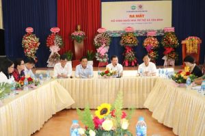 Bí thư Tỉnh ủy Nguyễn Hồng Lĩnh đi khảo sát y tế cơ sở và nhà trọ công nhân