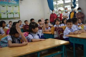 Học sinh lớp 1 làm quen với nề nếp học tập