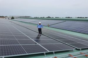 Solar power panels on the roof of the factory: Saving should be a priority