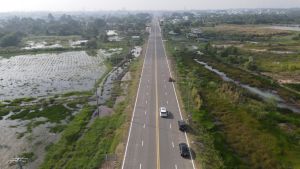 “Paving the path” to motivate the development of the two new growth poles