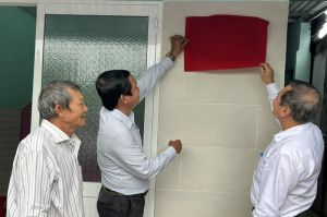 Tặng 10 căn nhà tình nghĩa cho hộ gia đình chính sách, hộ nghèo