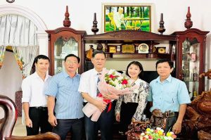 Trao tặng Huy hiệu 40 năm tuổi Đảng cho Đảng viên Nguyễn Văn Tài