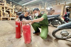 Ngăn chặn nguy cơ cháy xưởng gỗ trong khu dân cư