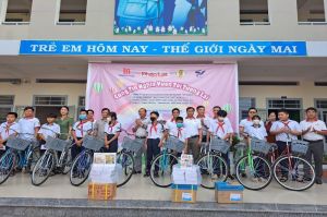 Tổ chức nhiều hoạt động ý nghĩa cho học sinh nghèo