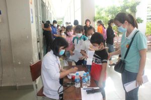 Khẩn trương tiêm vaccine phòng Covid-19 cho học sinh