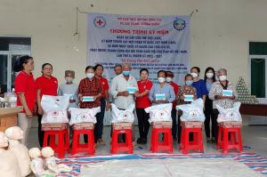 Chợ nhân đạo hỗ trợ cho 100 hộ dân có hoàn cảnh đặc biệt khó khăn