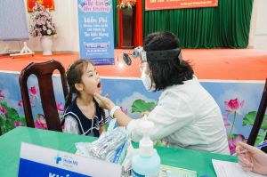 Hơn 1 ngàn học sinh được khám bệnh miễn phí