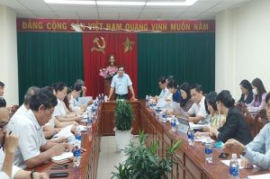 Hoàn chỉnh dự thảo Nghị quyết hỗ trợ, thu hút nhân viên y tế