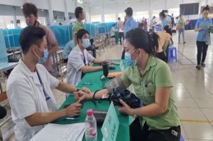 Quan tâm chăm sóc sức khỏe cho công nhân